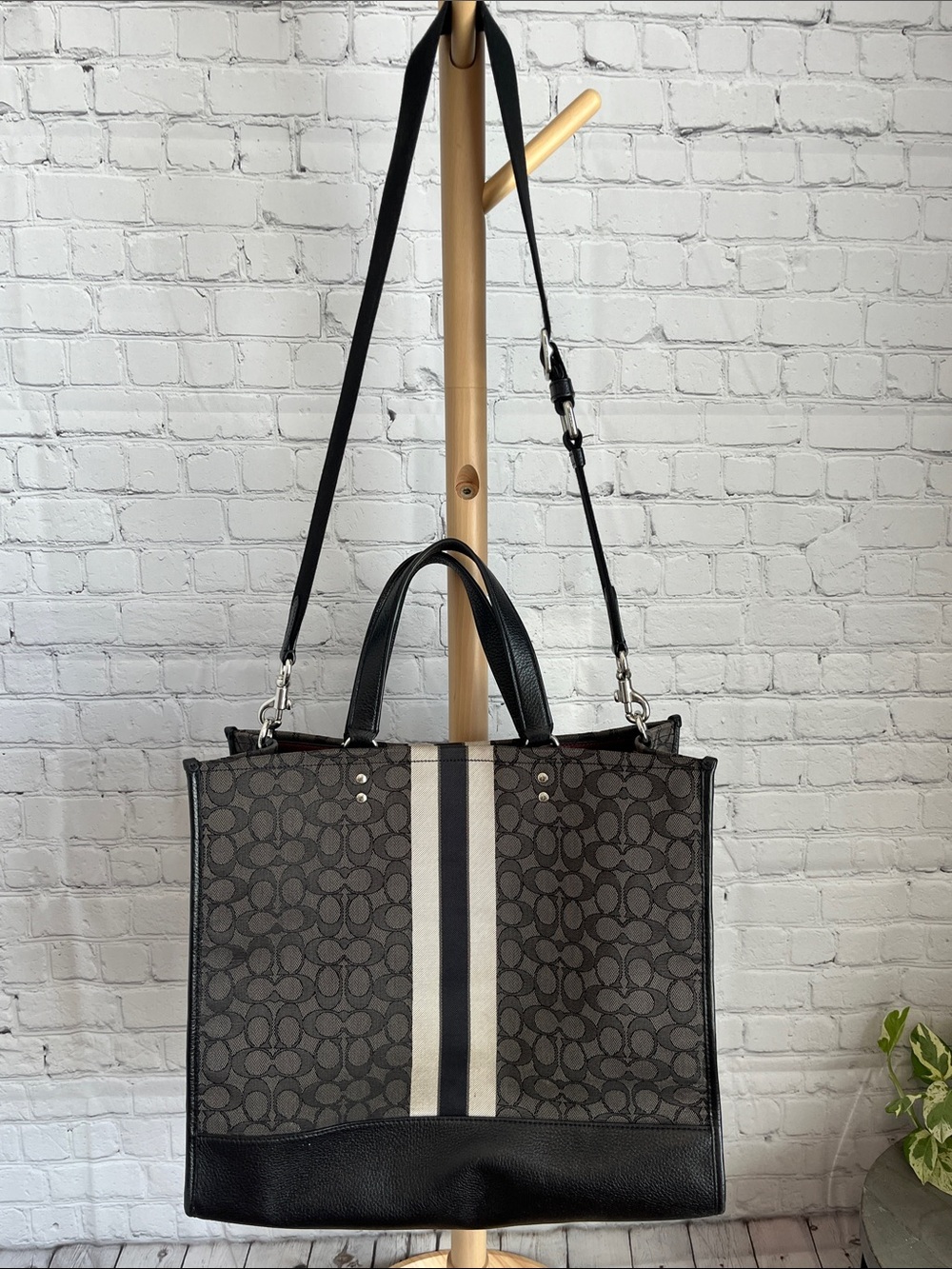 Coach Dempsey Tote 40 In Signature Jacquard with Strip and Patch - Picture 3 of 13